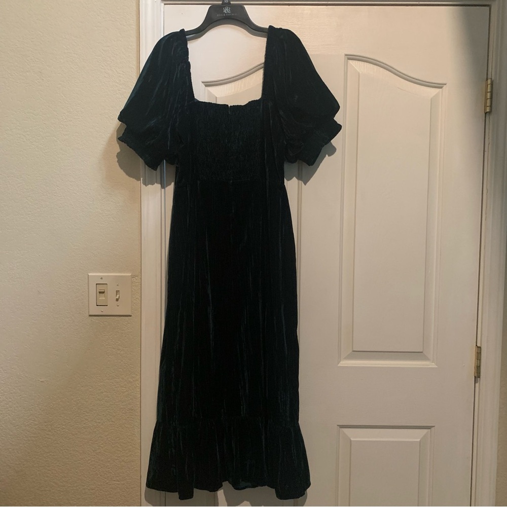 NWT Women’s Adelyn Rae Kiana Velvet Midi Dress - Picture 2 of 5